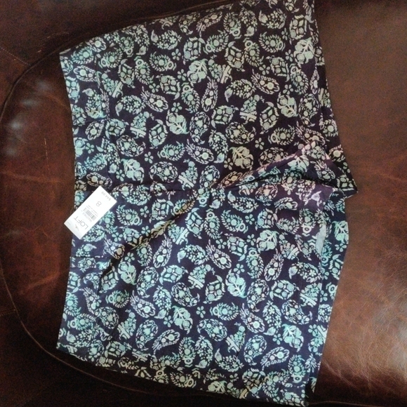 Ann Taylor Loft Size 8 Original Floral Navy And Seafoam Shorts cool material - Picture 1 of 5